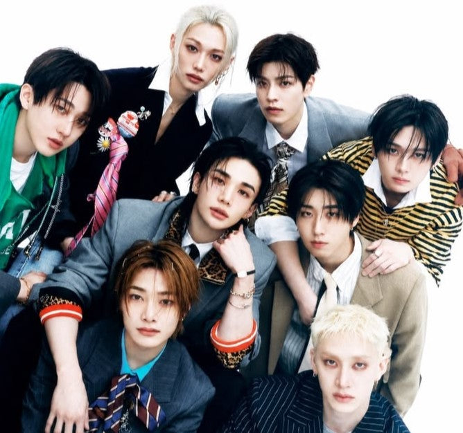 STRAY KIDS
