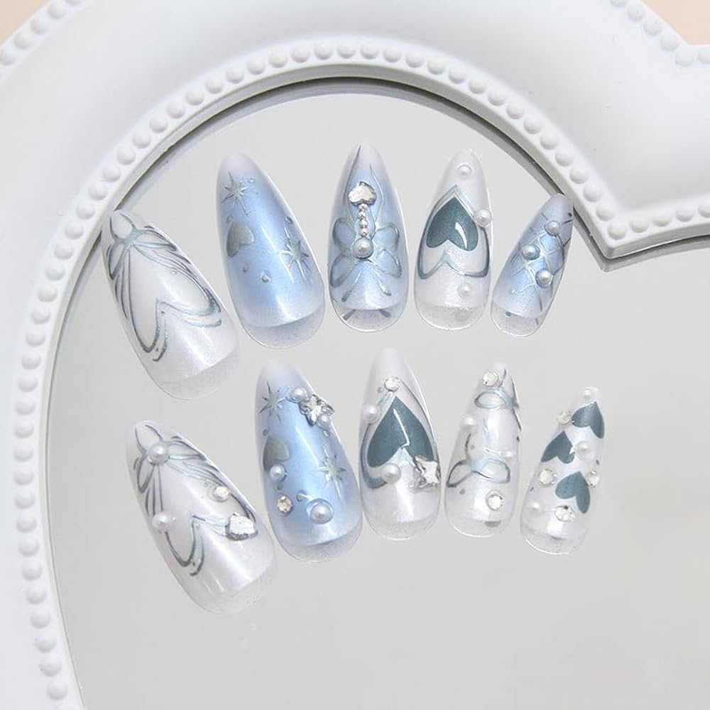 LE SSERAFIM Aura Heart Press-On Nails