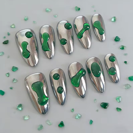 KATSEYE Gnarly High-Gloss Chrome Nails